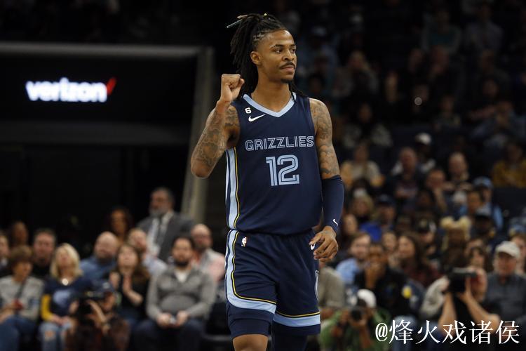 莫兰特上半场表现:投篮命中率50%,罚球全中,贡献7分、2篮板、2助攻、1抢断、1盖帽 莫兰特上半场表现:投篮命中率50%,罚球全中,贡献7分、2篮板、2助攻、1抢断、1盖帽